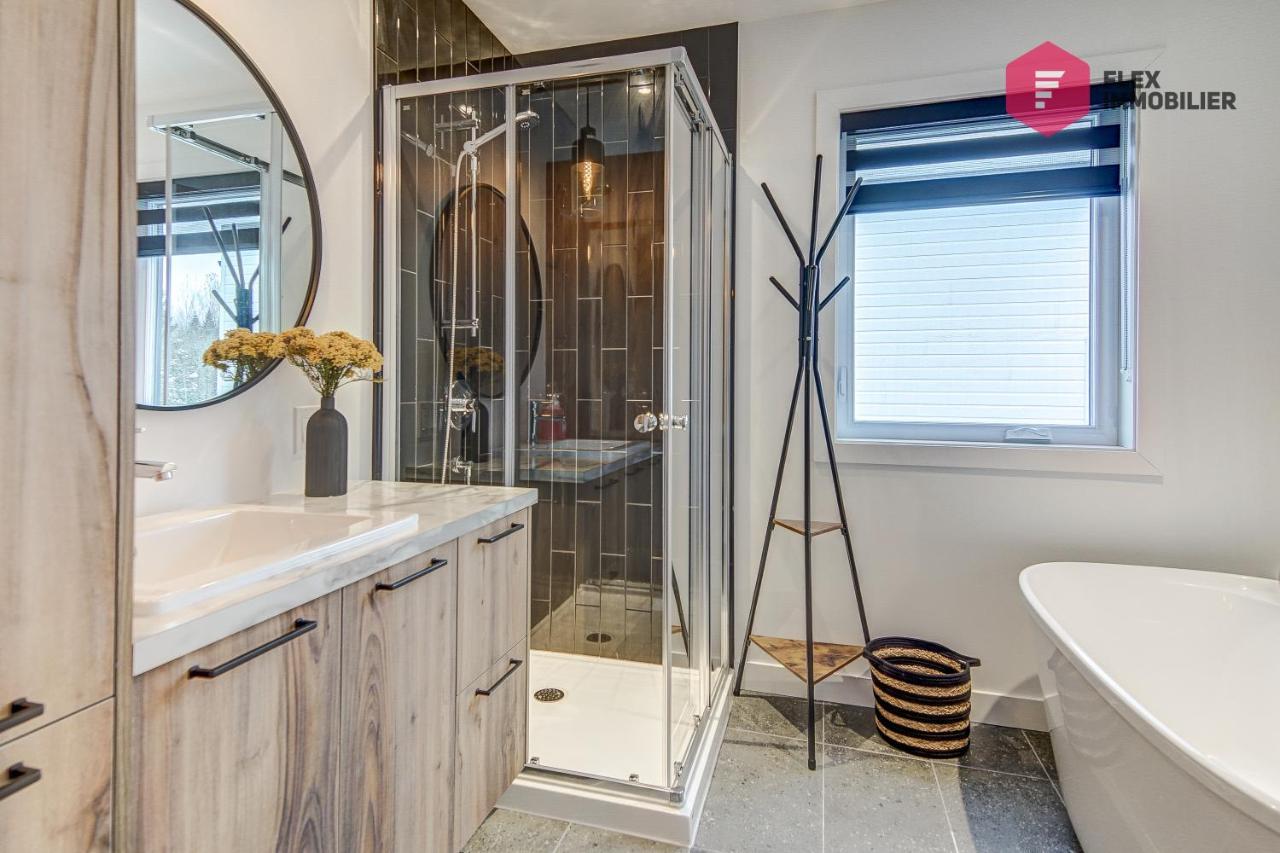 Le Blanc Bouleau De Portneuf / Private Hot Tub Villa Pont-Rouge Bagian luar foto